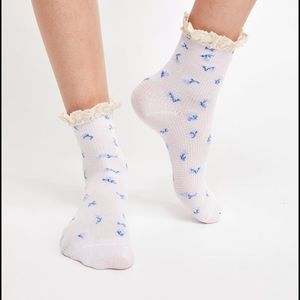 💝3 pairs Free People
Darling Ruffled TrimmedCrew